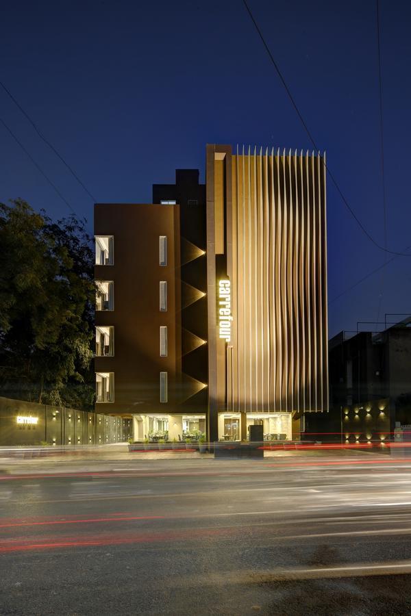 Hotel Carrefour Ahmedabad Extérieur photo