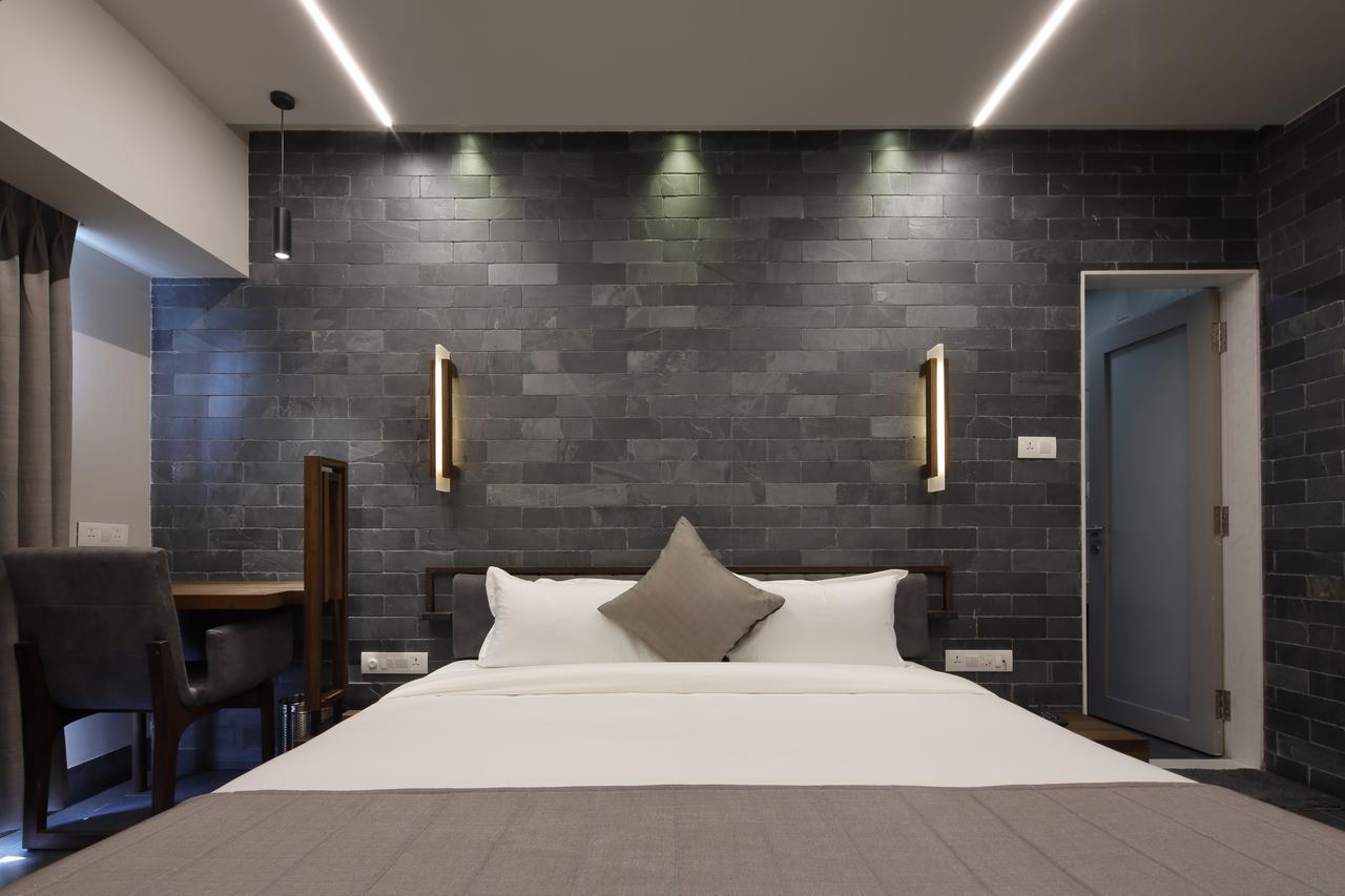 Hotel Carrefour Ahmedabad Extérieur photo