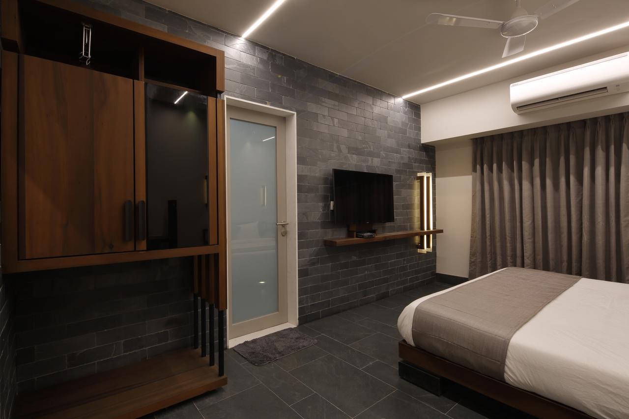 Hotel Carrefour Ahmedabad Extérieur photo