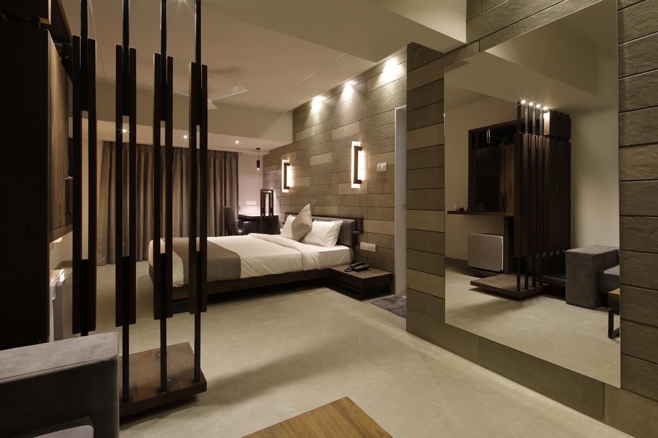 Hotel Carrefour Ahmedabad Extérieur photo