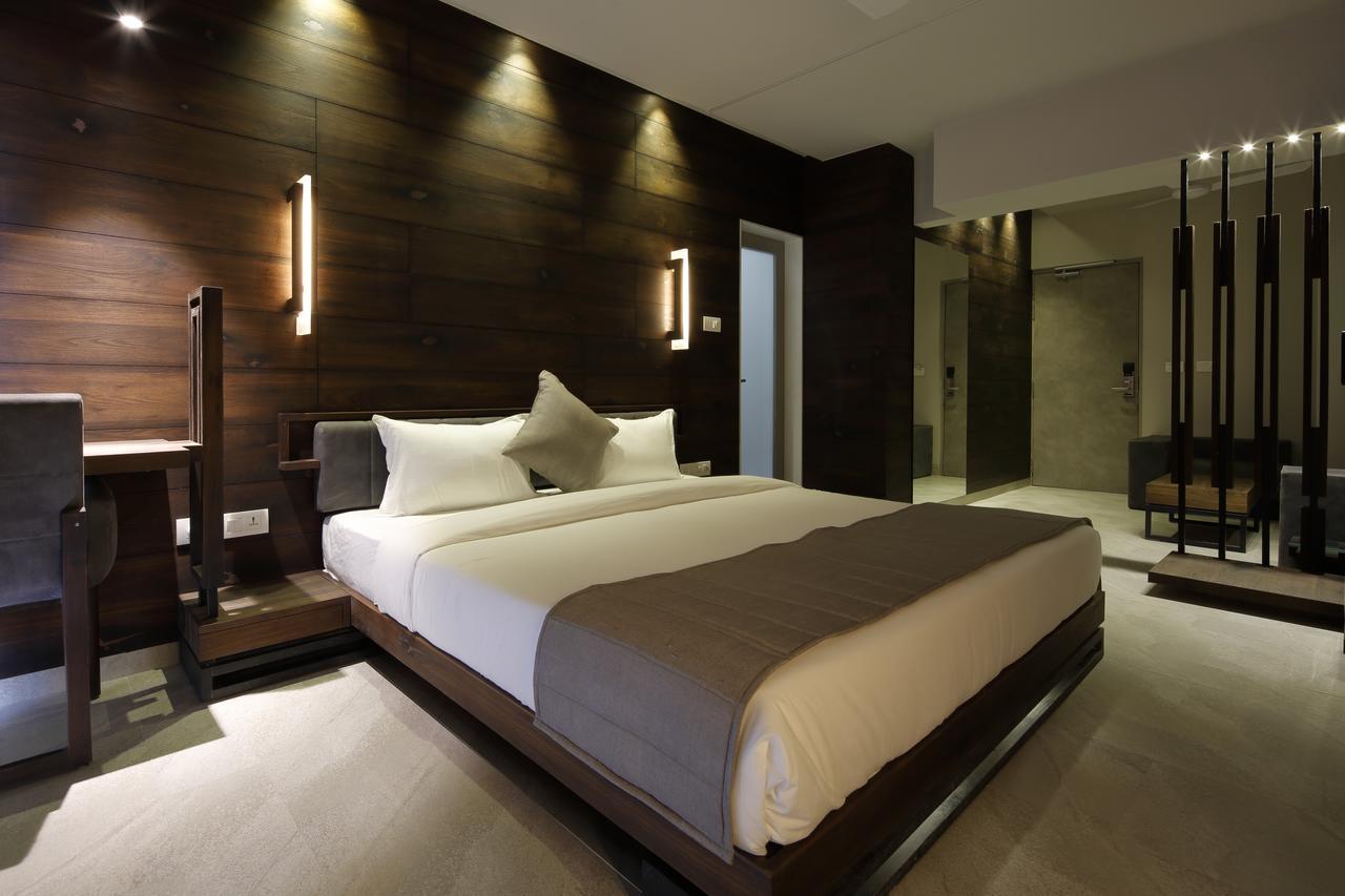 Hotel Carrefour Ahmedabad Extérieur photo
