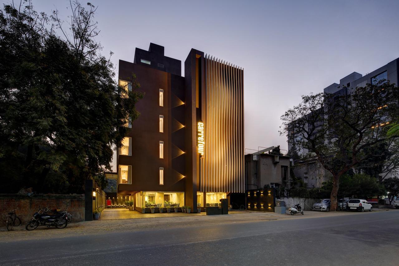 Hotel Carrefour Ahmedabad Extérieur photo