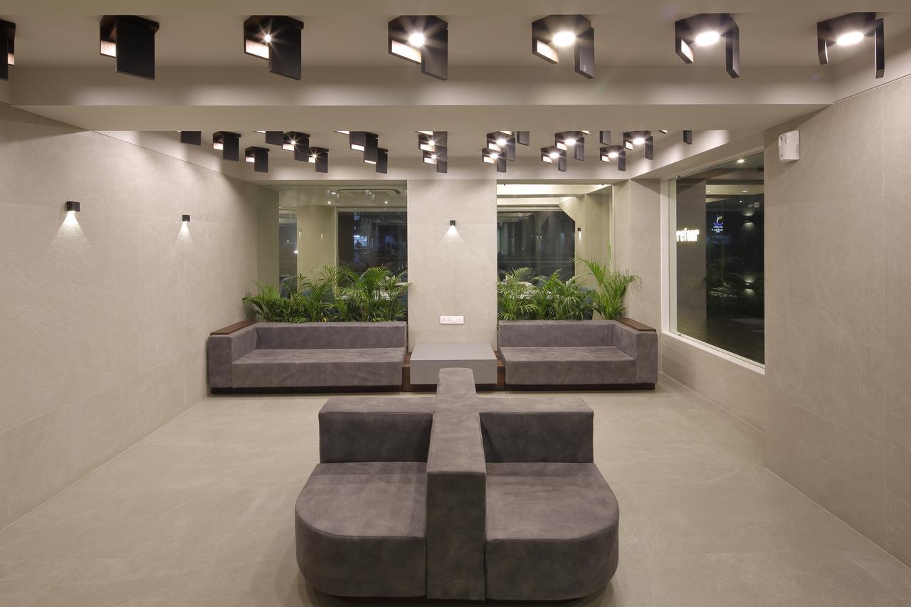 Hotel Carrefour Ahmedabad Extérieur photo