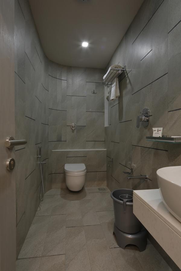 Hotel Carrefour Ahmedabad Extérieur photo